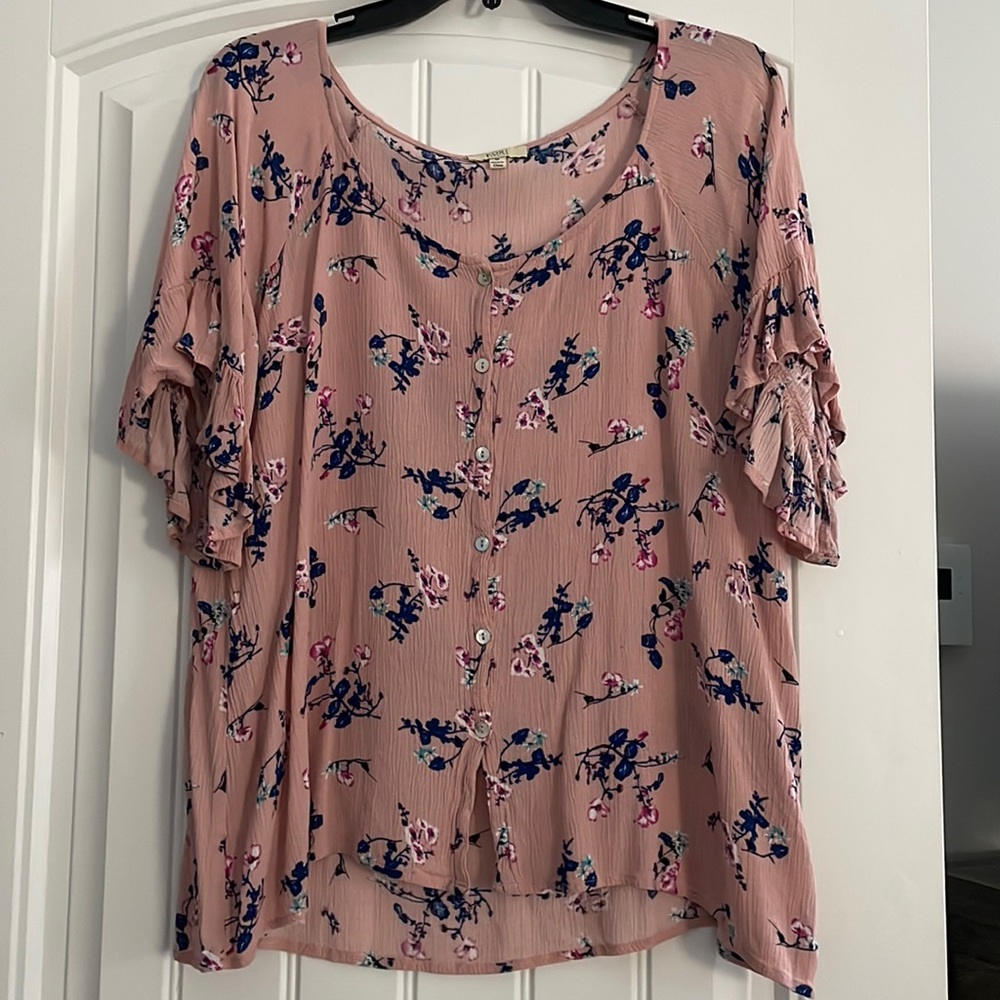 Light pink floral button up blouse. Size medium. Very casual and flowy.